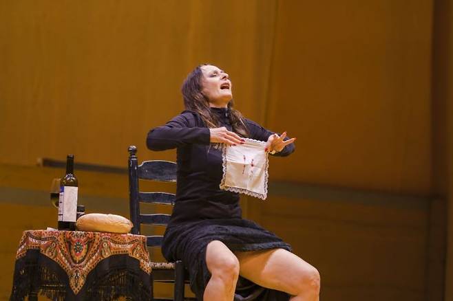 국립극장 '사랑의 죽음, 피비린내가 눈에서 떠나지 않아, 후안 벨몬테' 공연 장면   [사진 제공= 국립극장]