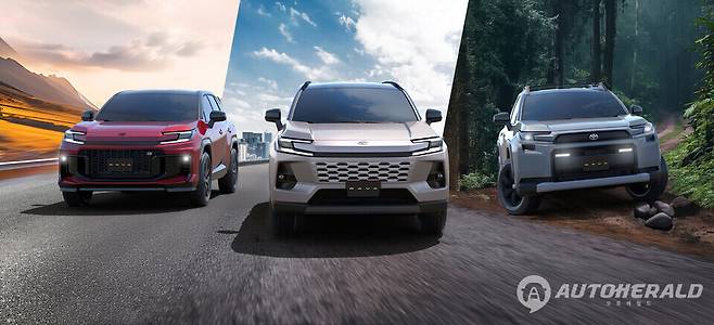 도요타는 이날 신형 RAV4를 사용자 취향에 따라 선택할 수 있는 3가지 스타일로 선을 보였다. 오른쪽부터 RAV4 GR 스포츠, 코어, 어드벤처 모델이다. (도요타)