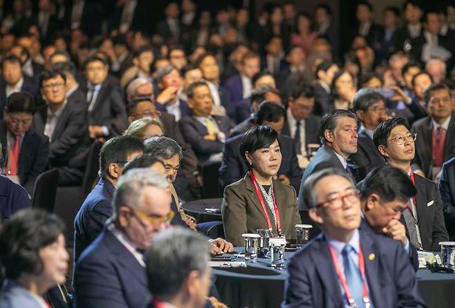 2025년 5월 21일 오전 서울 중구 신라호텔에서 2025 아시안리더십콘퍼런스 개막식이 열리면서 더불어민주당 전현희 의원이 무대를 바라보고 있다. /장련성 기자