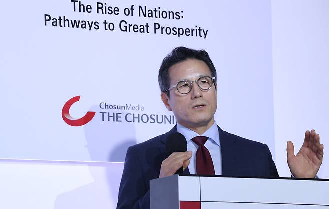 21일 서울 신라호텔에서 열린 제16회 아시안리더십콘퍼런스(ALC) '문화정책과 예술이 국제사회에서 갖는 가치: 대한민국, 아르코, 게티 PST 케이스 스터디' 세션에서 정병국 한국문화예술위원회 위원장이 발표하고 있다. 2025.5.21 /박성원 기자