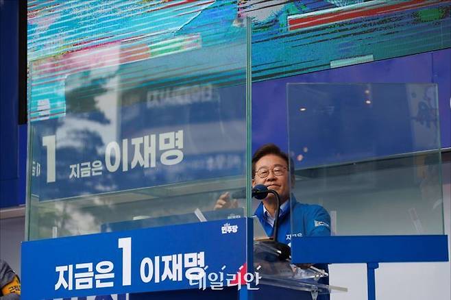 이재명 더불어민주당 대선 후보가 19일 오후 경기 파주 금릉역 유세에서 연설을 하고 있다. ⓒ데일리안 홍금표 기자
