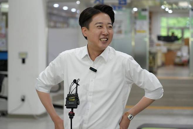 이준석 개혁신당 대선 후보가 20일 광주광역시 전남대에서 기자들의 질문에 답하고 있다. ⓒ이준석 캠프