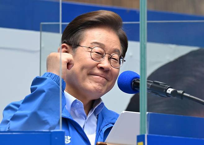 이재명 더불어민주당 대선 후보가 21일 인천 남동구 구월동 로데오 광장에서 열린 유세에서 지지를 호소하고 있다. 2025. 5. 2.사진공동취재단