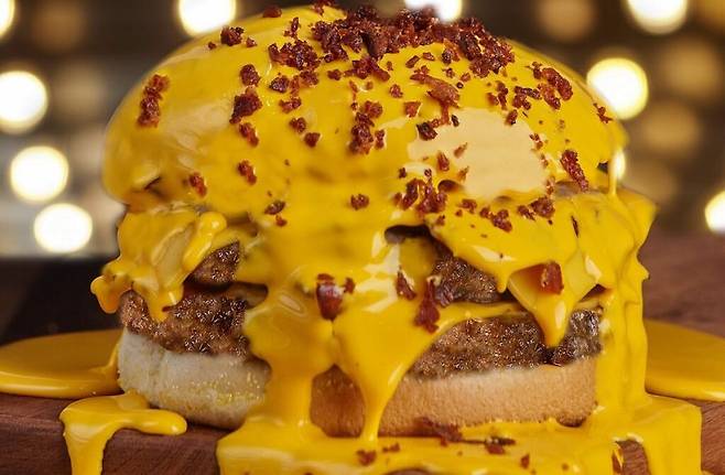 38fa0ae44292e59ec0b94e9f450412f03154f7ef.jpg 최다니엘이 아르헨티나에서 먹은 햄버거 ㄷㄷ