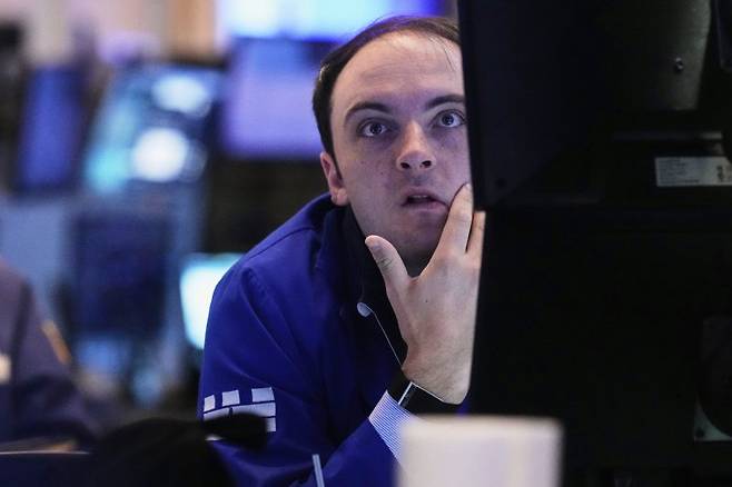 뉴욕 증시 3대 지수가 20일(현지시간) 일제히 하락했다. 이날 M7 가운데 테슬라만 유일하게 상승했다. AP 연합