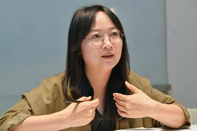 박선영 언론노조 방송작가지부 수석부지부장이 20일 서울 중구 한국일보에서 인터뷰하고 있다. 남동균 인턴기자