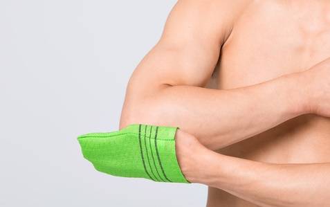 각질을 때수건으로 문질러 억지로 제거하면 피부가 손상돼 더 두꺼운 각질이 생길 수 있다./사진=게티이미지뱅크