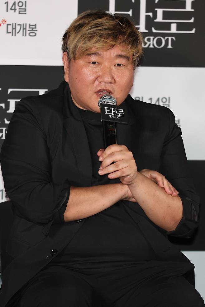 <yonhap photo-3633=""> 인사말 하는 '타로'의 최병길 감독 (서울=연합뉴스) 류효림 기자 = 최병길 감독이 12일 서울 용산구 CGV 용산점에서 열린 영화 '타로' 간담회에서 인사말을 하고 있다. 2024.6.12 ryousanta@yna.co.kr/2024-06-12 15:31:17/ <저작권자 ⓒ 1980-2024 ㈜연합뉴스. 무단 전재 재배포 금지, AI 학습 및 활용 금지></yonhap>