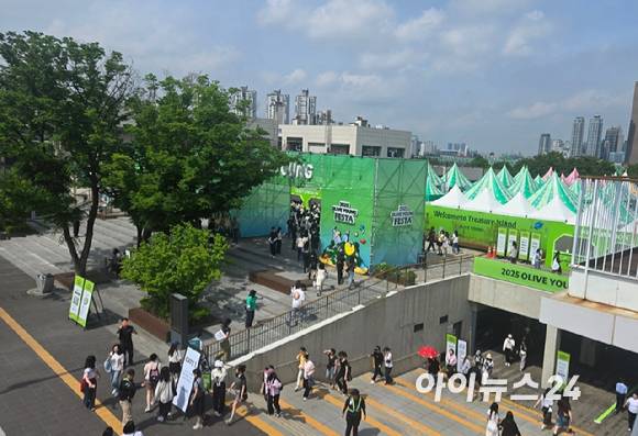 21일 서울 노들섬에서 열린 CJ올리브영 페스타 입구 모습. [사진=진광찬 기자]