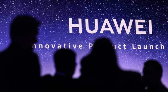 화웨이 반도체를 활용한 인공지능 시스템을 구축한다는 말레이시아의 계획이 번복됐다. EPA=연합뉴스