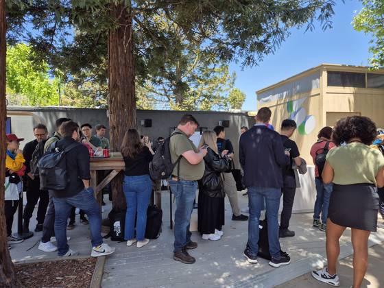 구글 I/O 2025에서 스마트글래스를 체험하기 위해 기다리고 있는 참가자들. 마운틴뷰=김민정 기자