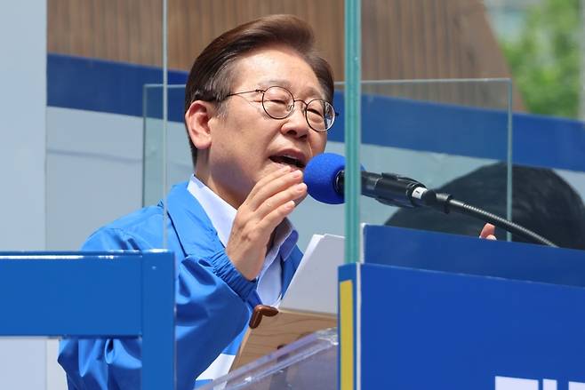 ▲ 인천시민들에게 지지 호소하는 이재명 후보 [연합뉴스]