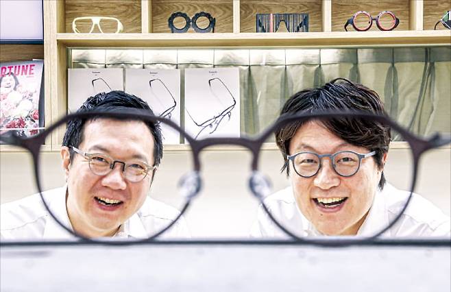 성우석(왼쪽부터), 박형진 콥틱 공동대표는 “3차원(3D) 프린팅과 정보기술(IT) 역량으로 스마트 글라스 시대를 대비하겠다”고 말했다.   임형택 기자