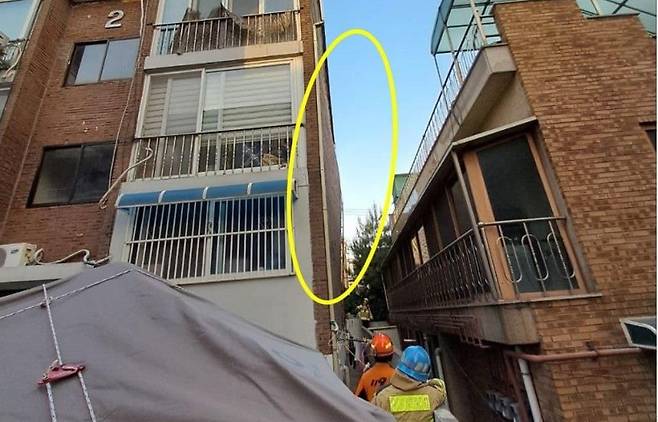 수원시 장안구의 한 다세대주택 외벽이 부풀어 있다. 사진=경기도소방재난본부