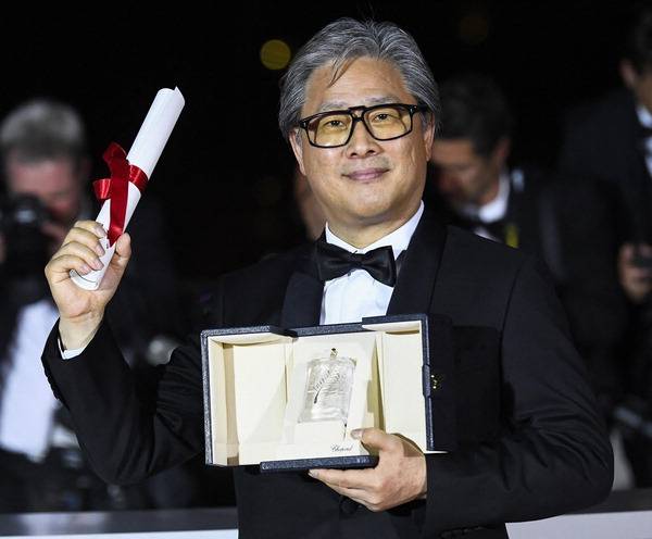 2022년 ‘헤어질 결심’으로 제75회 칸국제영화제에서 감독상을 받은 박찬욱 감독.   국제신문DB