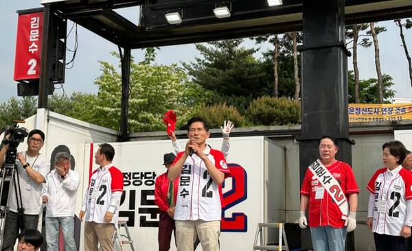 김문수 국민의힘 대통령 후보가 21일 파주시 새암공원에서 유세를 하고 있다. 오민주 기자