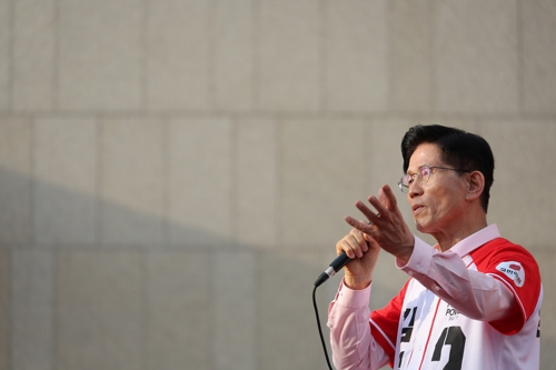 김문수 국민의힘 대선 후보가 지난 20일 경기 하남시 스타필드 하남 인근에서 유세를 하고 있다. [사진 출처 = 연합뉴스]