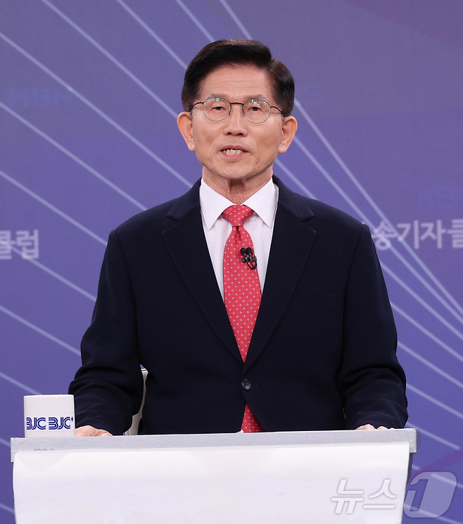 김문수 국민의힘 대선 후보가 21일 경기도 고양 MBN 미디어센터에서 열린 한국방송기자클럽 대선 후보 초청 토론회에서 발언하고 있다. [사진 출처 = 뉴스1]