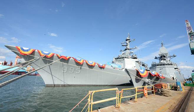 조선주가 수주 모멘텀이 이어질 것이라는 전망에 상승세다. 사진은 HD현대중공업 ‘정조대왕함’. /사진=뉴시스