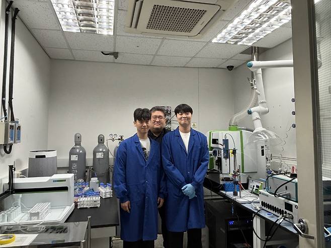 KAIST 생명화학공학과의 김진엽(왼쪽부터) 박사과정생, 정동영 교수, 노종수 박사과정생  [KAIST 제공]