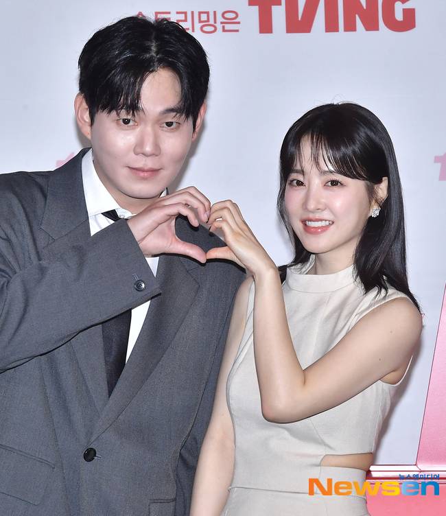 왼쪽부터 류경수, 박보영