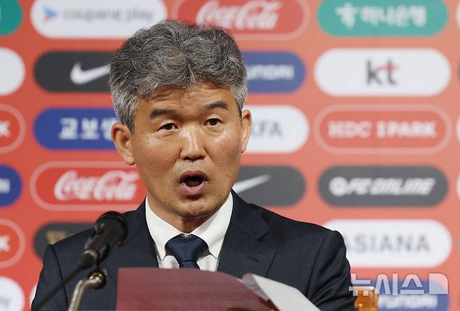 [서울=뉴시스] 김진아 기자 =  대한축구협회 제55대 집행부 김승희 전무이사가 21일 서울 종로구 축구회관에서 열린 기자간담회에서 발언을 하고 있다. 2025.05.21. bluesoda@newsis.com