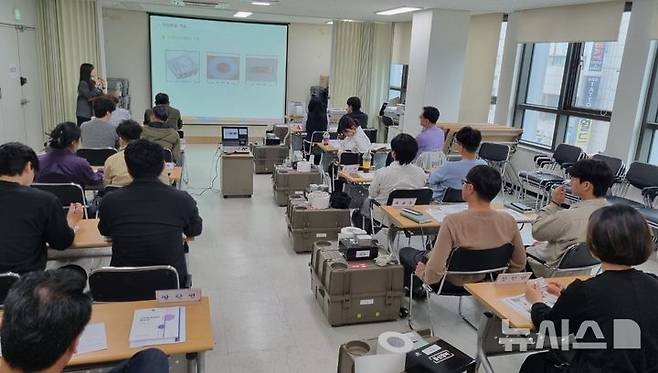 [화성=뉴시스]경기 화성시가 21일 제21대 대통령선거 사전투표 모의테스트를 진행하고 있다.(사진=화성시 제공)2025.05.21.photo@newsis.com