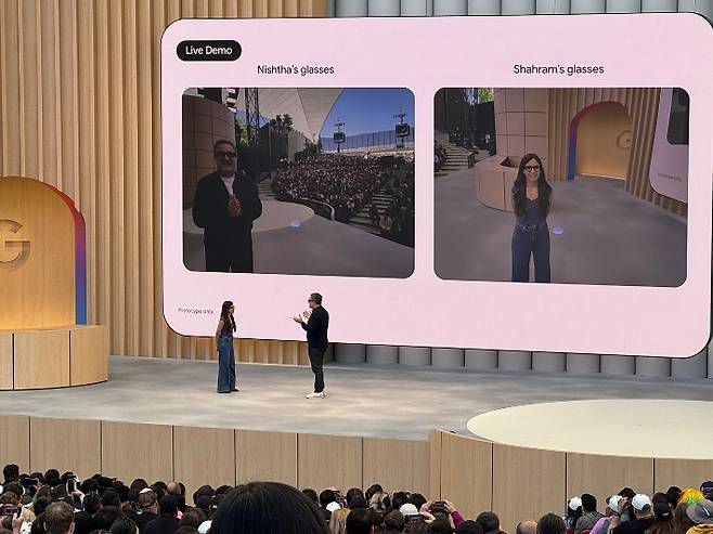 구글-삼성전자 협업 스마트 안경 시연. 연합뉴스