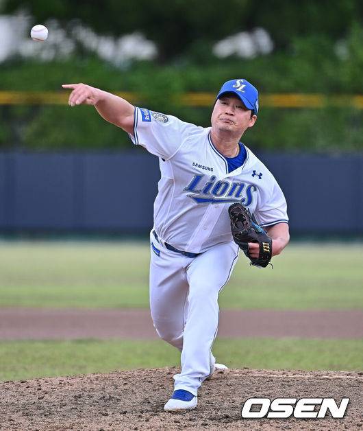 [OSEN=경산, 이석우 기자] 21일 경산 삼성라이온즈볼파크에서 2025 KBO 퓨처스리그 삼성 라이온즈와 롯데 자이언츠의 경기가 열렸다. 홈팀 삼성은 최예한이, 방문팀 롯데는 감보아가 선발 출전했다. 삼성 라이온즈 오승환이 역투하고 있다. 2025.05.21 / foto0307@osen.co.kr