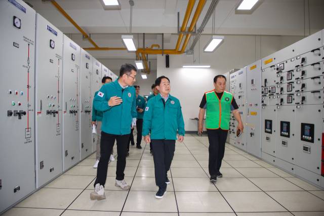 ▲주광덕 남양주시장이 배수 관리 시설과 수해 취약지역을 방문해 현장 점검을 실시ㅏ고 있다.ⓒ남양주시