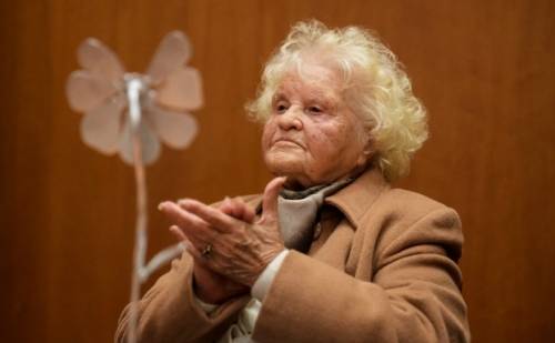 우루과이 군부 독재 시절에 실종된 아들의 행방을 반평생 찾고 있는 마리아 베이시. 출처=메디오스푸블리코스