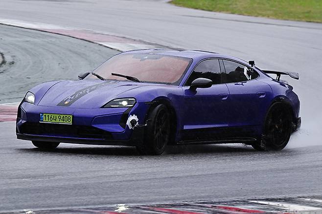 포르쉐 타이칸 터보 GT 바이작 패키지. 사진: 김학수 기자