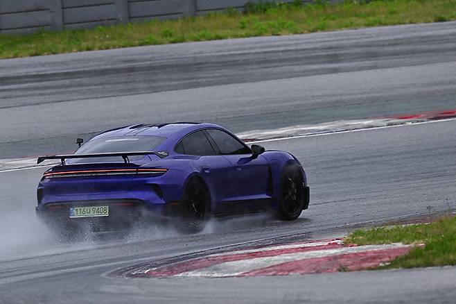 포르쉐 타이칸 터보 GT 바이작 패키지. 사진: 김학수 기자