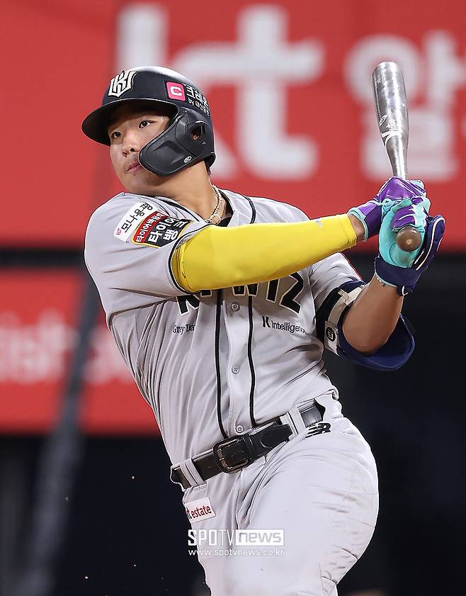 ▲ 엄청난 운동 능력으로 올 시즌 kt를 넘어 리그 최대 기대주로 각광받고 있는 안현민 ⓒ곽혜미 기자