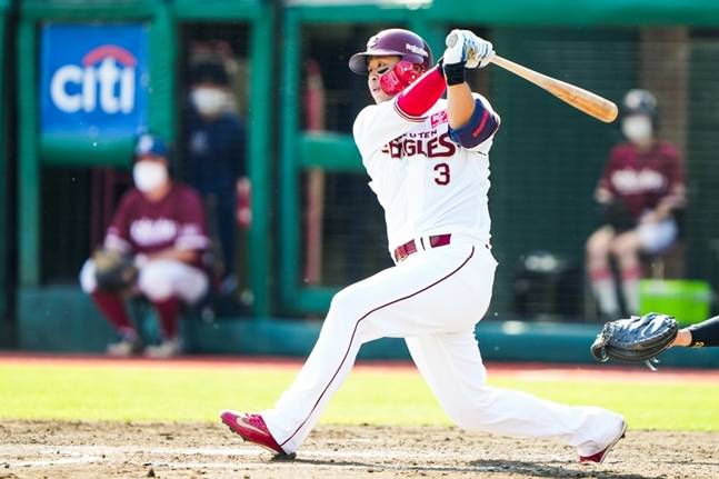 아사무라. /사진=라쿠텐 골든이글스 공식 SNS