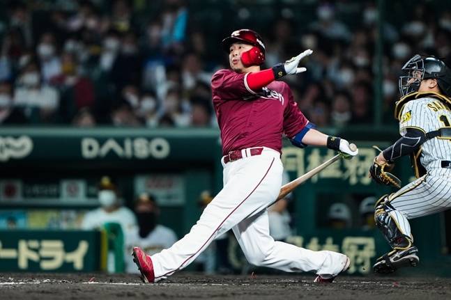 아사무라. /사진=라쿠텐 골든이글스 공식 SNS