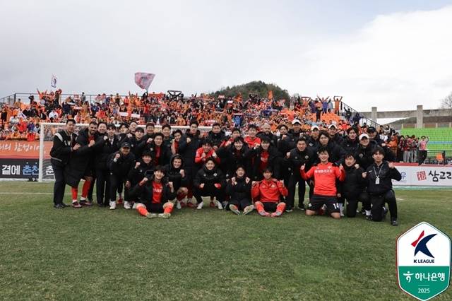강원FC 선수단. /사진=한국프로축구연맹 제공