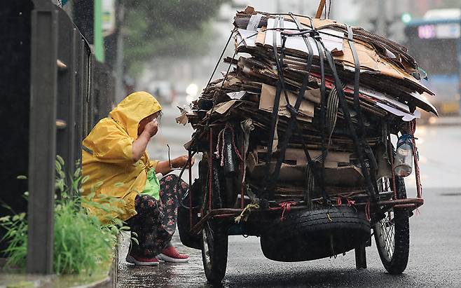 사회복지 분야 재정지출이 늘었지만, 여전히 다른 국가보다 지출 비율은 낮다.[사진｜뉴시스]