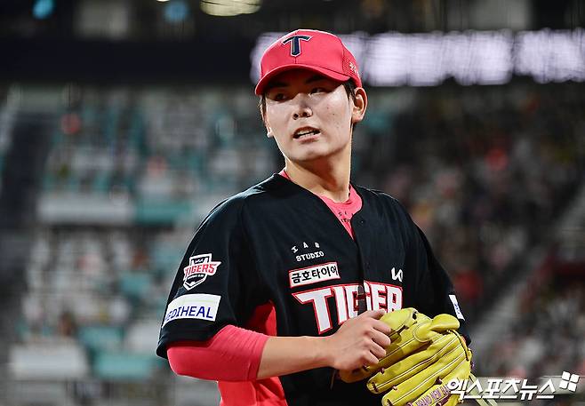 KIA 타이거즈 우완 영건 성영탁이 20일 수원 KT위즈파크에서 열린 2025 신한 SOL Bank KBO리그 KT 위즈와의 팀 간 4차전에서 1군 데뷔전을 치렀다. 2이닝 1피안타 1볼넷 무실점 호투로 값진 경험을 쌓았다. 사진 박지영 기자