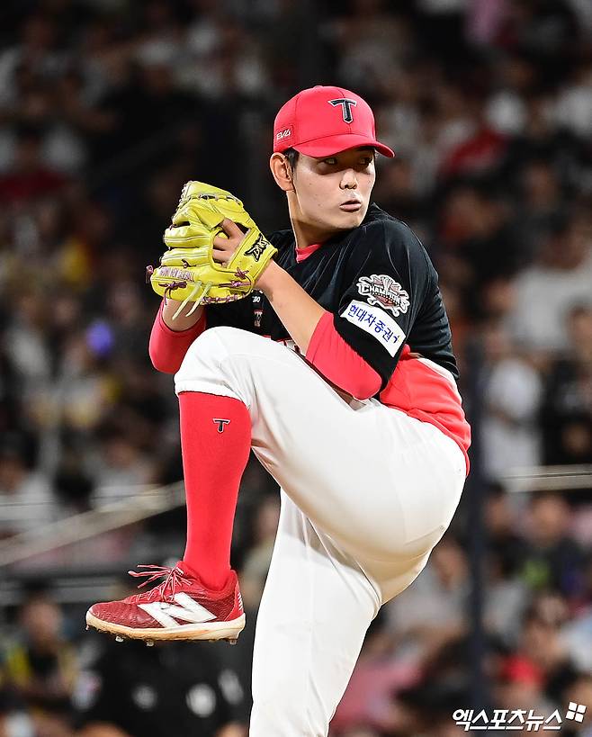 KIA 타이거즈 우완 영건 성영탁이 20일 수원 KT위즈파크에서 열린 2025 신한 SOL Bank KBO리그 KT 위즈와의 팀 간 4차전에서 1군 데뷔전을 치렀다. 2이닝 1피안타 1볼넷 무실점 호투로 값진 경험을 쌓았다. 사진 박지영 기자