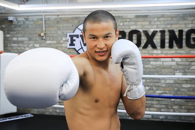 세계 챔피언을 향한 '펀치'  (서울=연합뉴스) 류효림 기자 = WBA 아시아 챔피언 최시로가 20일 서울 강남구 FW1 복싱클럽에서 연합뉴스와 인터뷰 뒤 훈련하고 있다. 2025.5.20 
 ryousanta@yna.co.kr