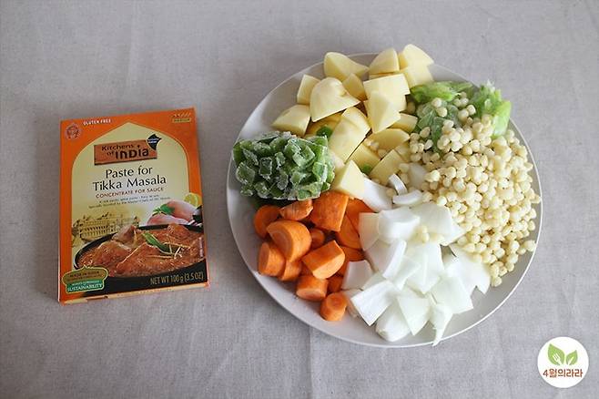 커리에 들어갈 재료와 티카마살라 소스