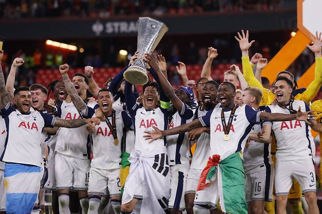 토트넘이 유럽축구연맹(UEFA) 유로파리그 우승을 차지하면서 부와 명예를 한꺼번에 얻게 됐다. 사진=AFPBBNews