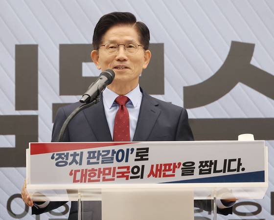 김문수 국민의힘 대선 후보가 22일 서울 여의도 국민의힘 중앙당사에서 정치개혁 관련 긴급 기자회견을 하고 있다. 〈사진=연합뉴스〉