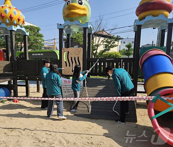 (안동=뉴스1) 김대벽 기자 = 경북교육청은 다음 달 5일까지 도내 11개 교육지원청을 대상으로 ‘어린이놀이시설 관리 감독 실태 집중 점검’을 실시한다고. ⓒ News1 김대벽기자