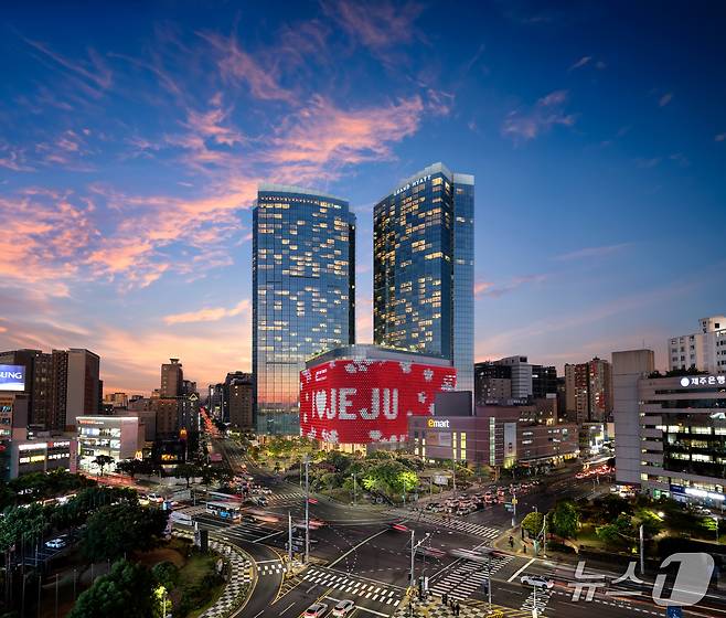 롯데관광개발이 운영하는 제주드림타워복합리조트 전경.(롯데관광개발 제공)