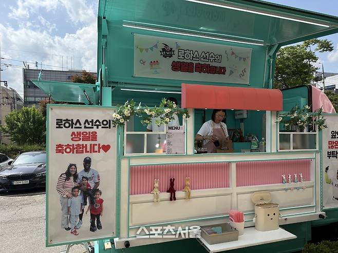 로하스 아내가 준비한 커피차. 수원 | 박연준 기자 duswns0628@sportsseoul.com