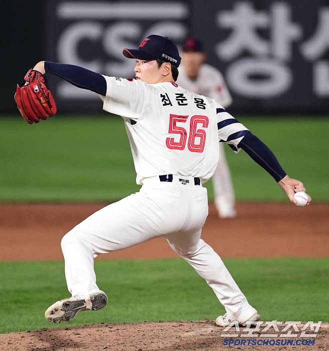 21일 부산 사직야구장에서 열린 KBO리그 롯데와 LG의 경기. 투구하고 있는 롯데 최준용. 부산=송정헌 기자songs@sportschosun.com/2025.05.21/