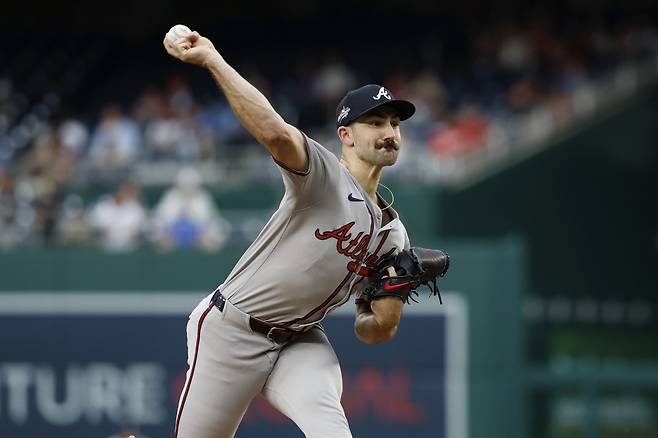 애틀랜타 브레이브스 스펜서 스트라이더가 21일(한국시각) 워싱턴 내셔널스전에 등판해 힘차게 공을 뿌리고 있다. AP연합뉴스