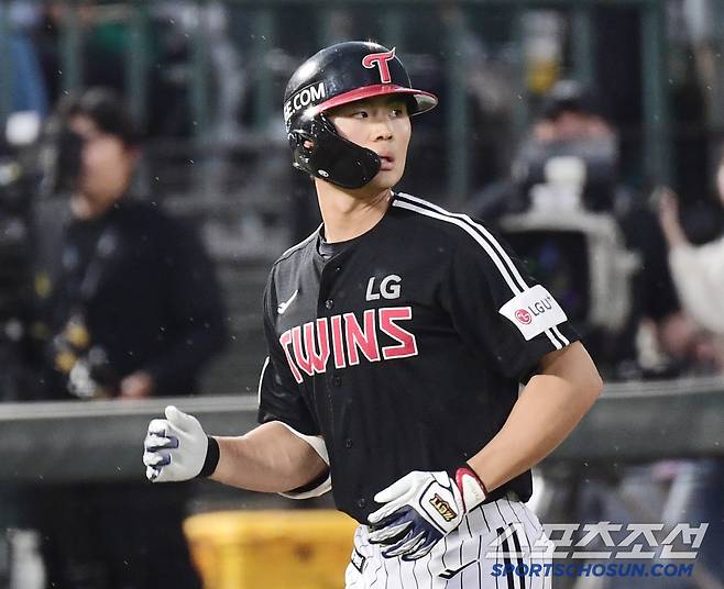 21일 부산 사직야구장에서 열린 KBO리그 롯데와 LG의 경기. 2회 솔로홈런을 날린 LG 이영빈. 부산=송정헌 기자songs@sportschosun.com/2025.05.21/